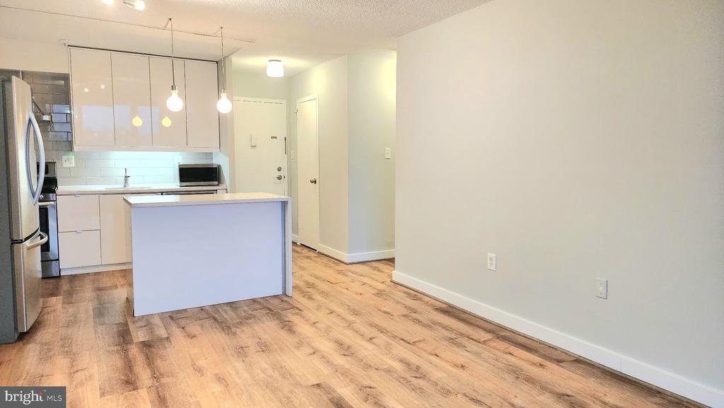 2500 N VAN DORN STREET Unit: 1020