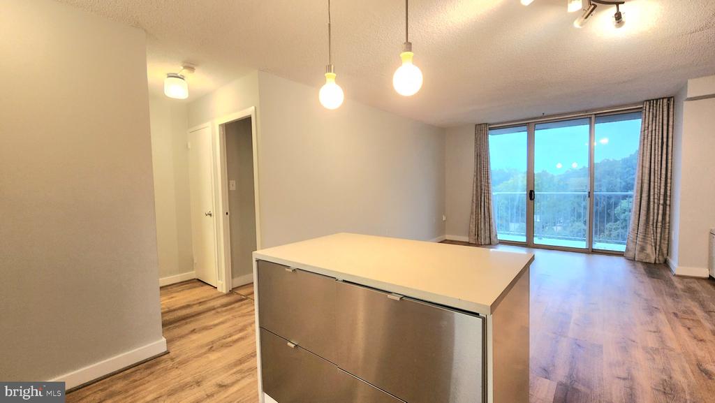 2500 N VAN DORN STREET Unit: 1020