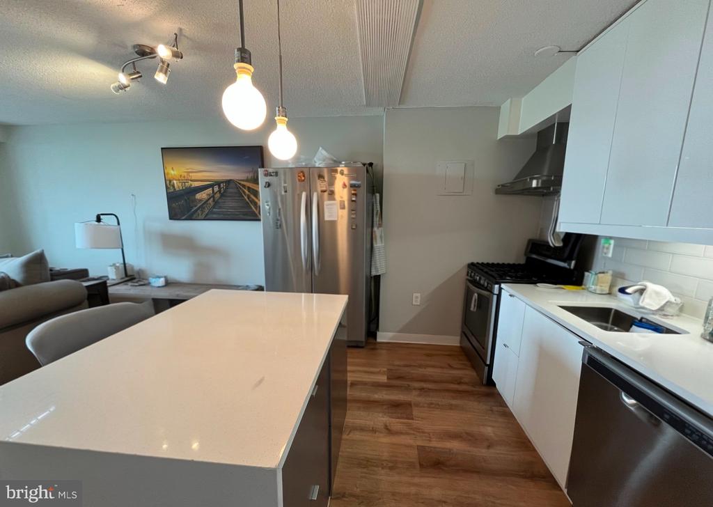 2500 N VAN DORN STREET Unit: 1020