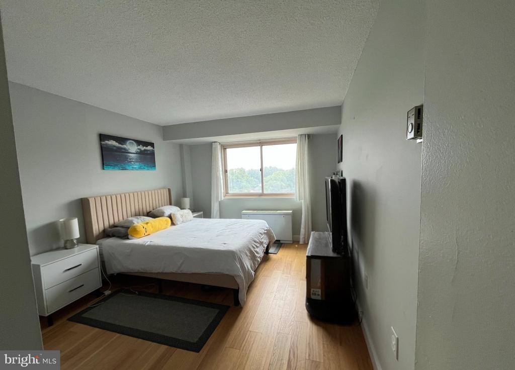 2500 N VAN DORN STREET Unit: 1020