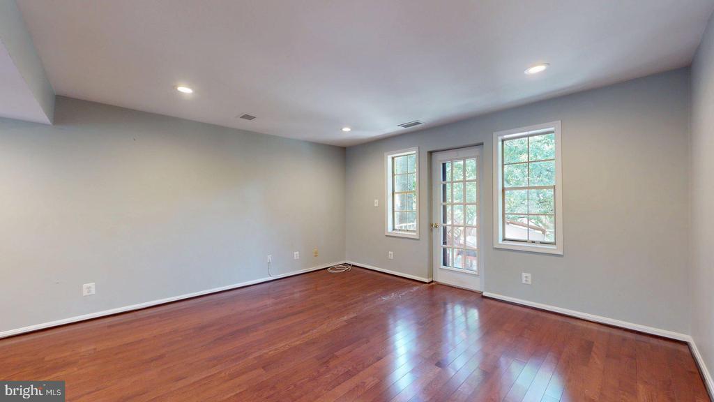 1407 E ABINGDON DRIVE Unit: 4