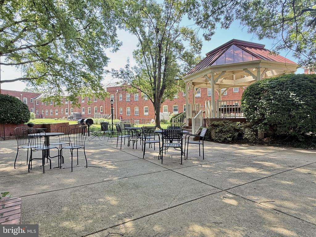 1407 E ABINGDON DRIVE Unit: 4