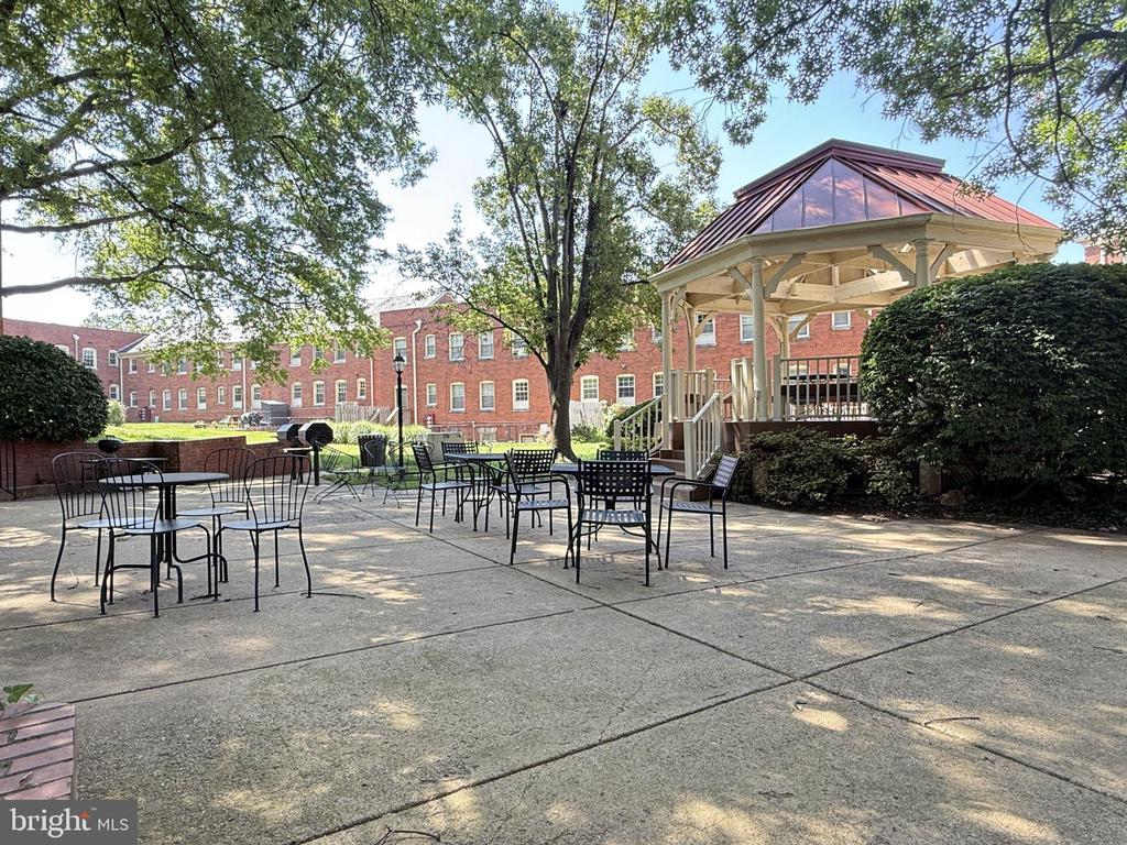 1407 E ABINGDON DRIVE Unit: 4