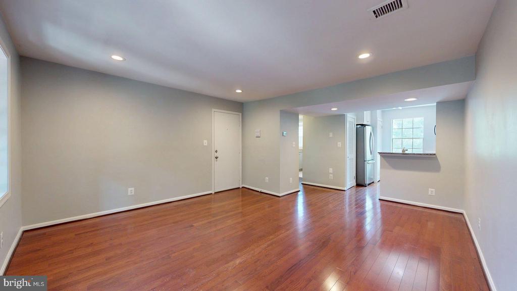 1407 E ABINGDON DRIVE Unit: 4