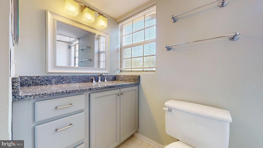 1407 E ABINGDON DRIVE Unit: 4
