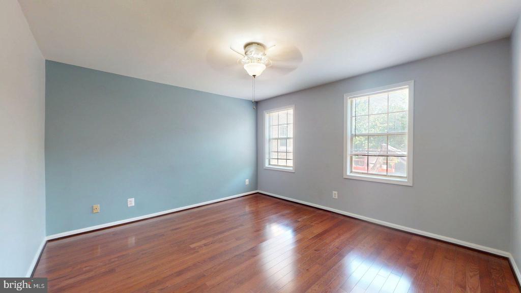 1407 E ABINGDON DRIVE Unit: 4