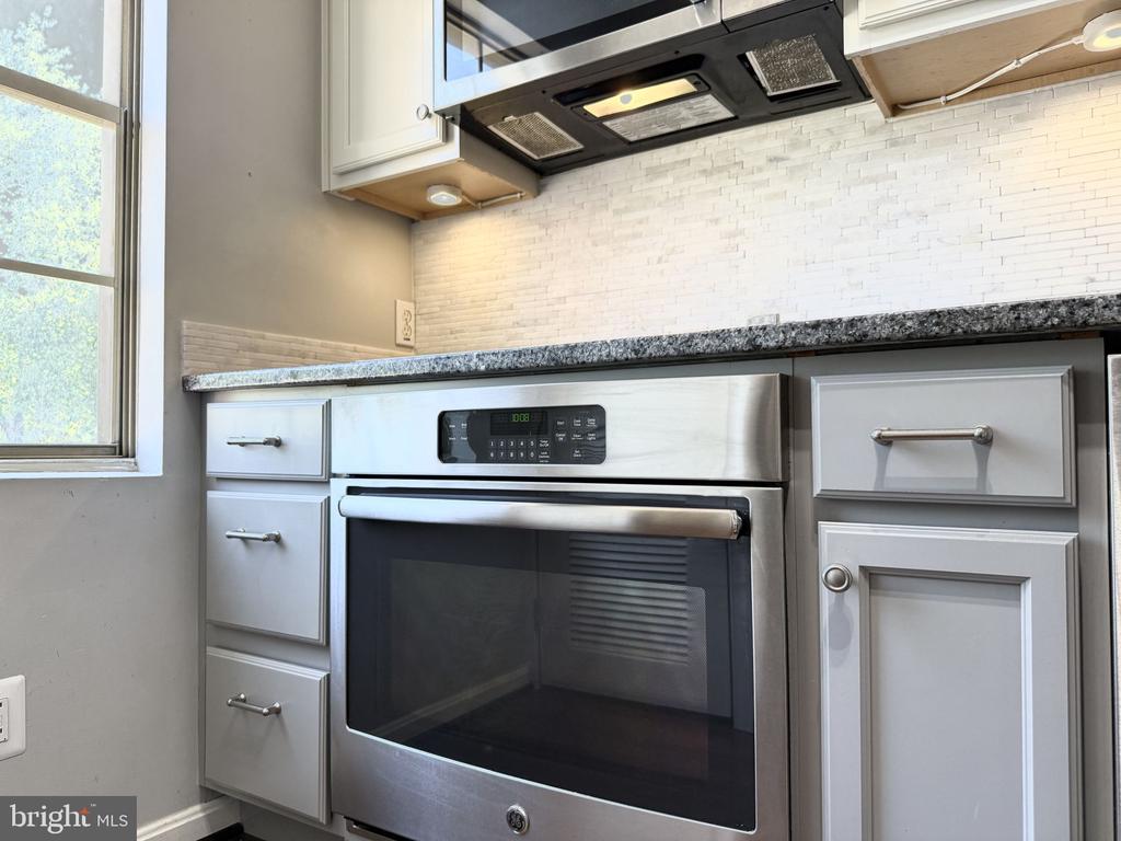 1407 E ABINGDON DRIVE Unit: 4