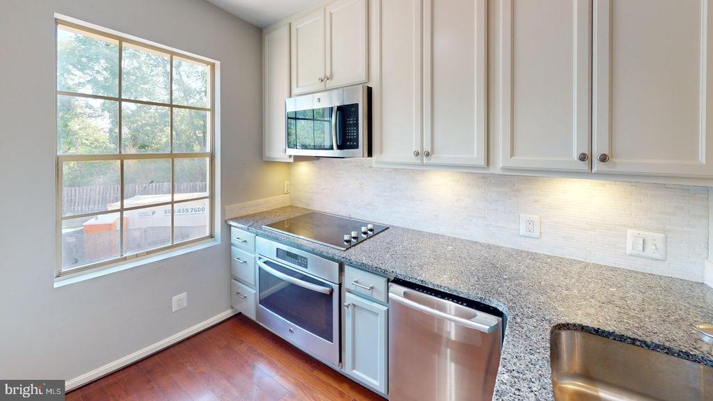 1407 E ABINGDON DRIVE Unit: 4