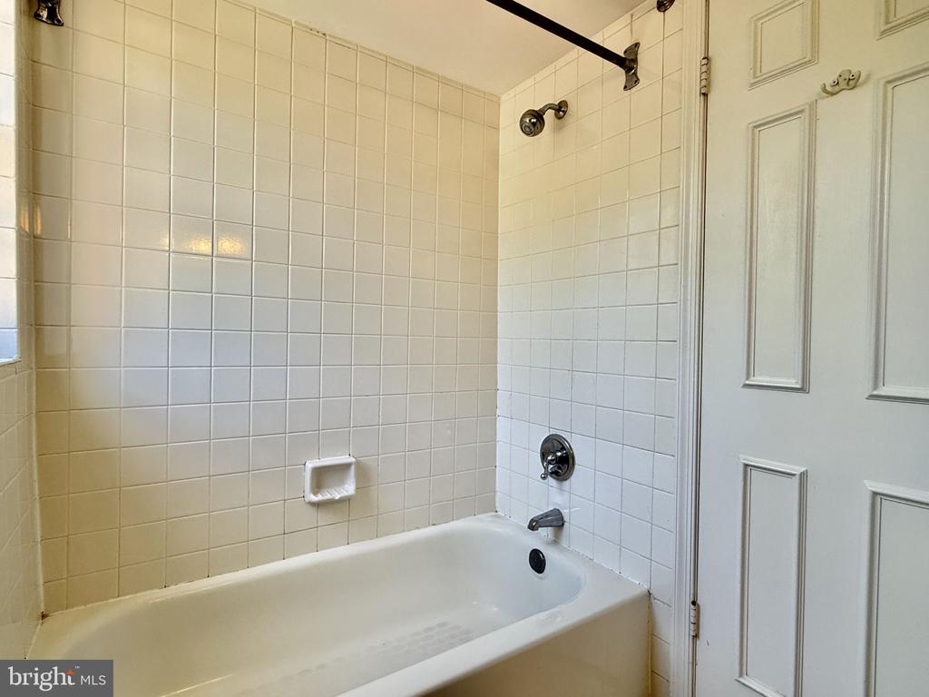 1407 E ABINGDON DRIVE Unit: 4