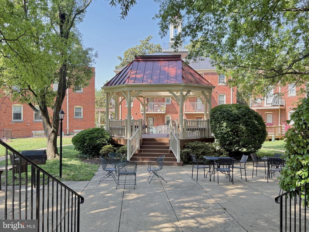 1407 E ABINGDON DRIVE Unit: 4