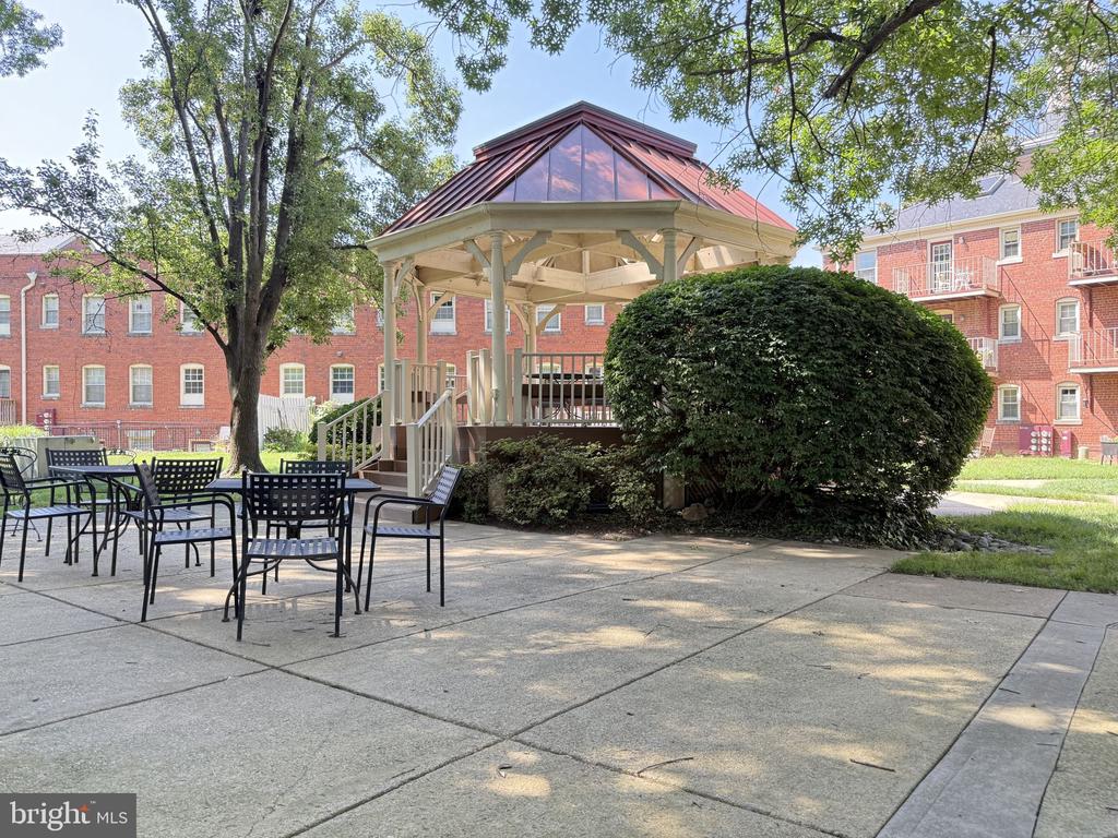 1407 E ABINGDON DRIVE Unit: 4