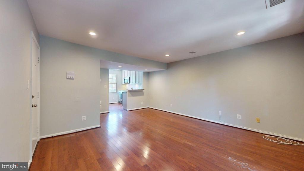1407 E ABINGDON DRIVE Unit: 4