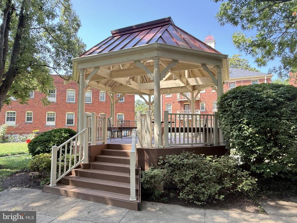 1407 E ABINGDON DRIVE Unit: 4
