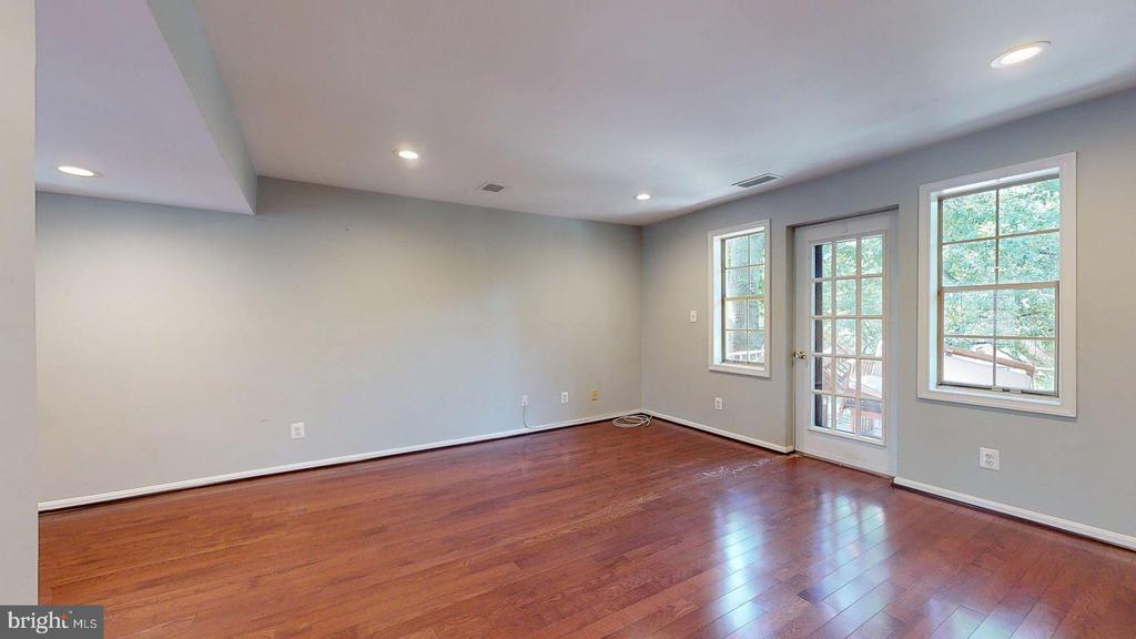 1407 E ABINGDON DRIVE Unit: 4