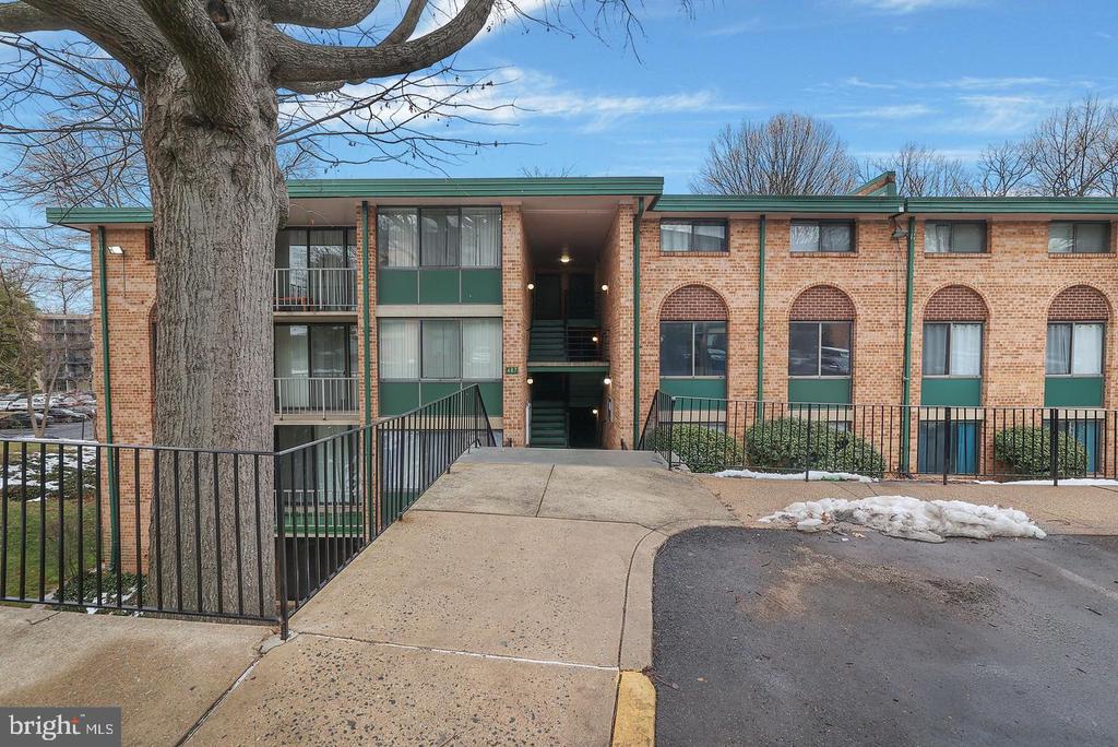 487 N ARMISTEAD STREET Unit: 301