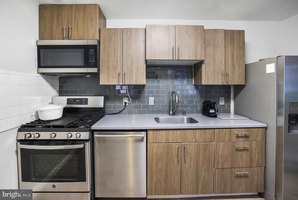 487 N ARMISTEAD STREET Unit: 301