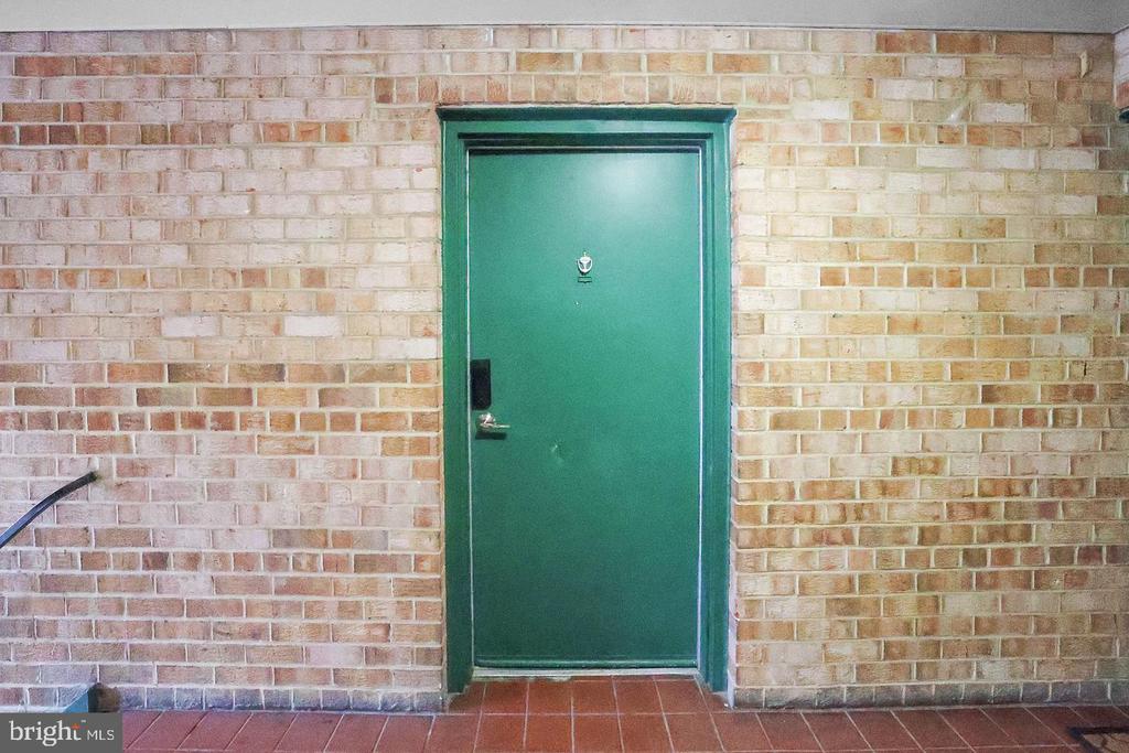 487 N ARMISTEAD STREET Unit: 301