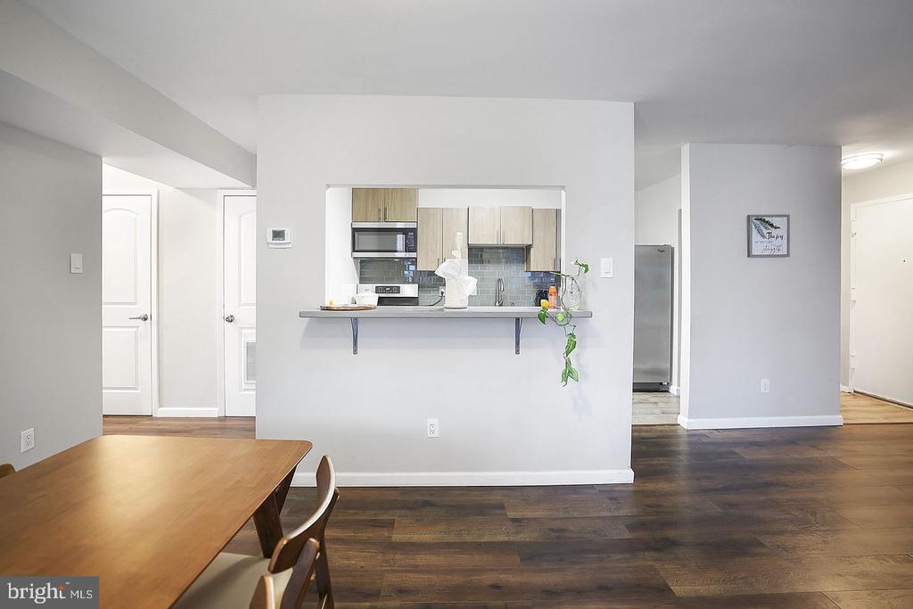 487 N ARMISTEAD STREET Unit: 301