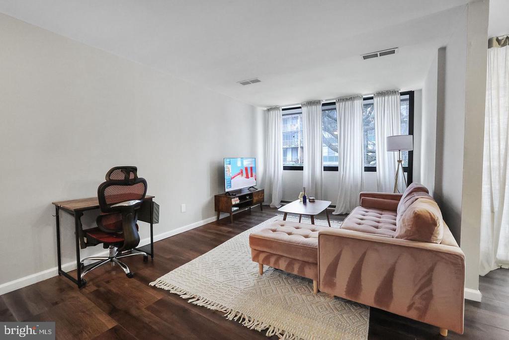 487 N ARMISTEAD STREET Unit: 301