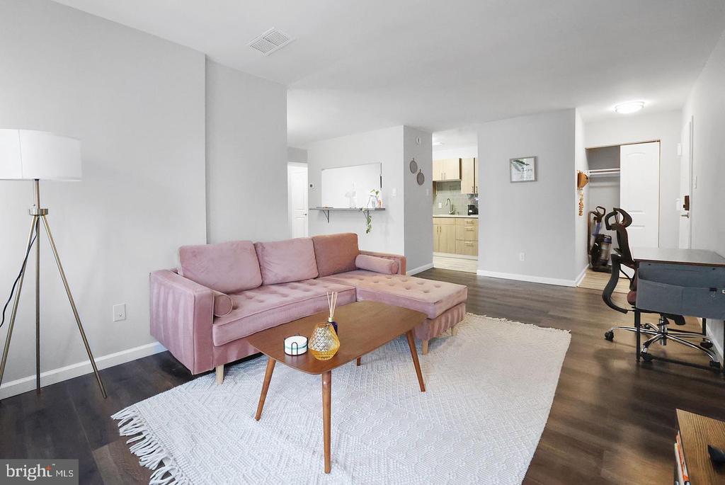 487 N ARMISTEAD STREET Unit: 301