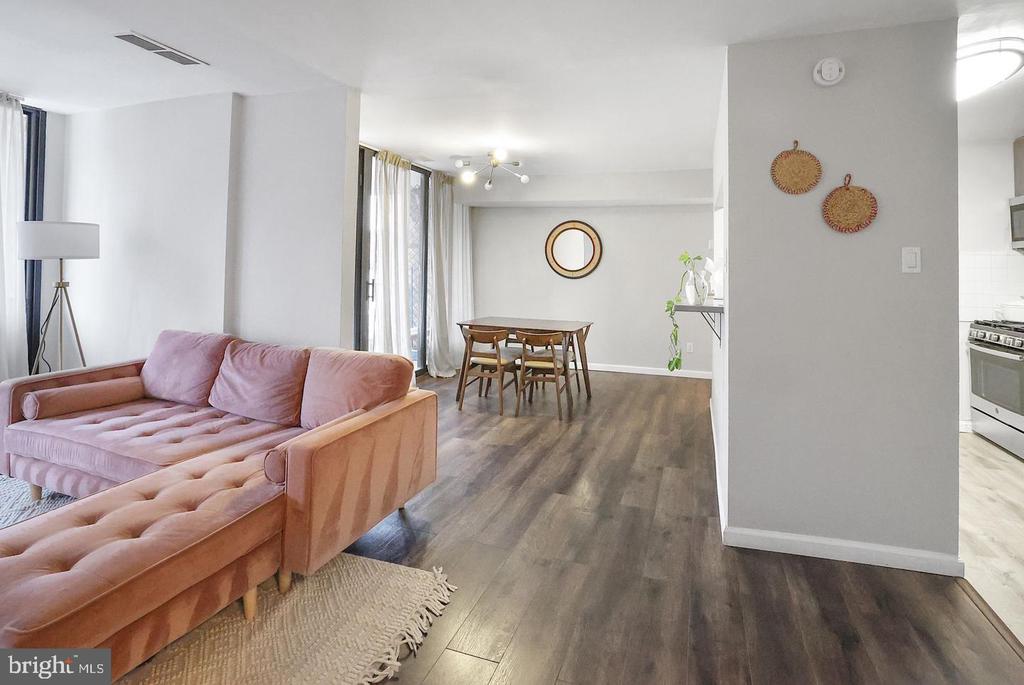 487 N ARMISTEAD STREET Unit: 301