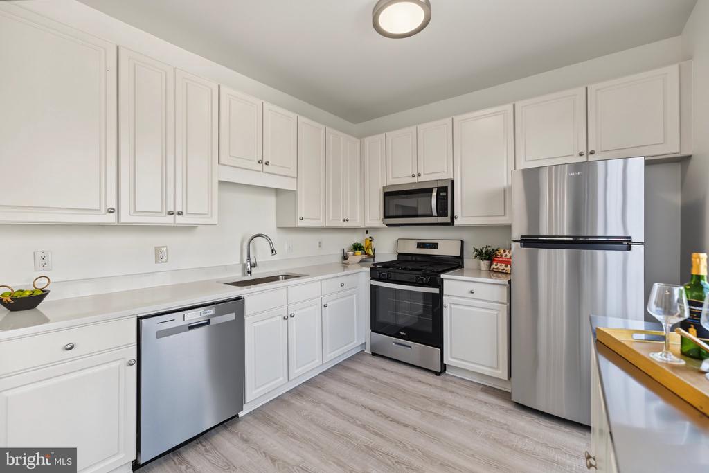 1725 KINGSGATE COURT Unit: 304