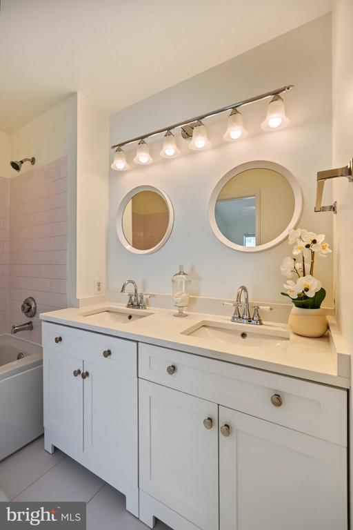 1725 KINGSGATE COURT Unit: 304