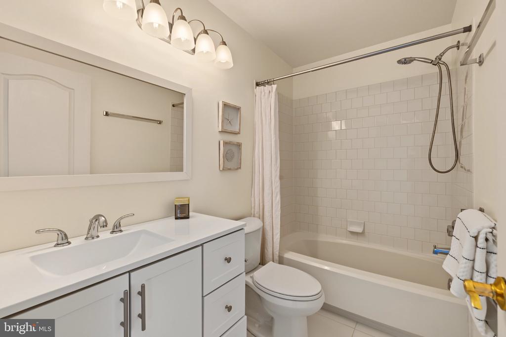 1725 KINGSGATE COURT Unit: 304