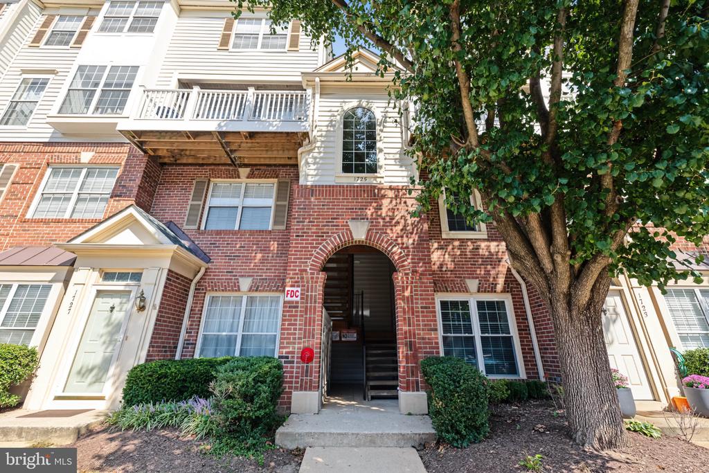 1725 KINGSGATE COURT Unit: 304