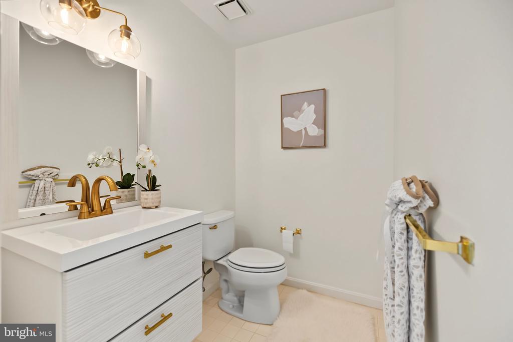 1725 KINGSGATE COURT Unit: 304