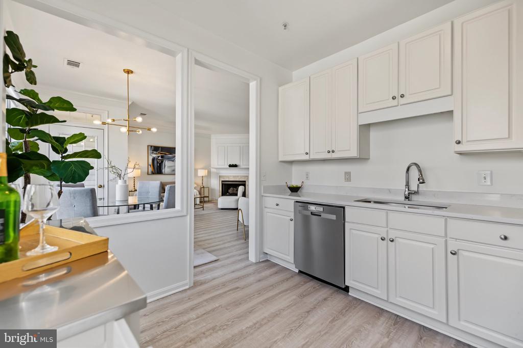 1725 KINGSGATE COURT Unit: 304