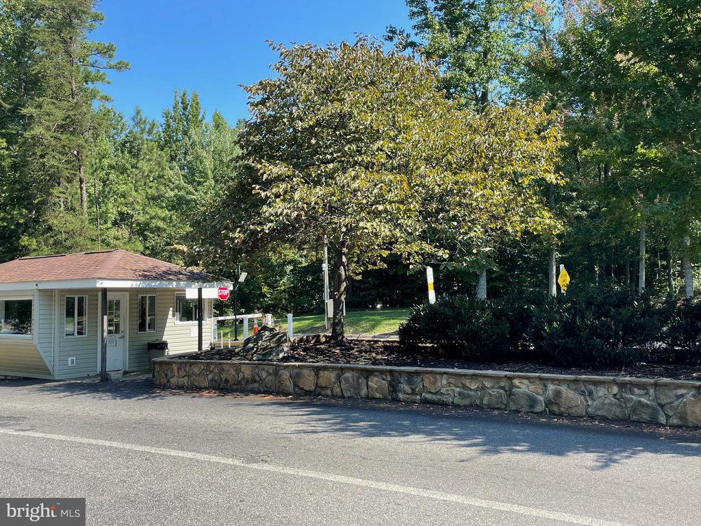 308 CRUMP DRIVE
