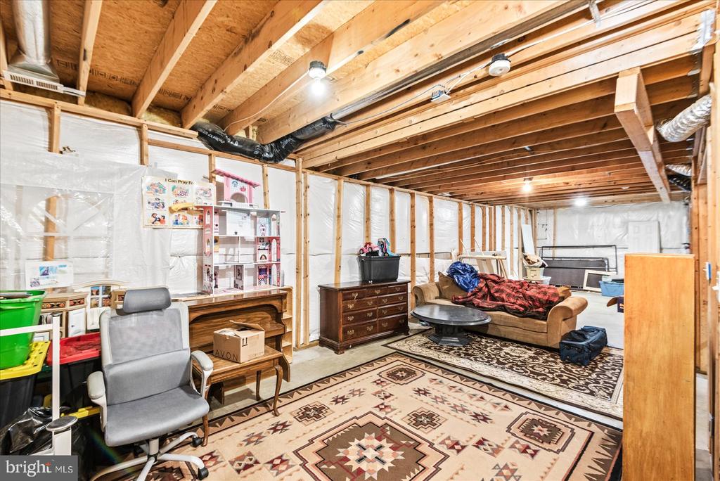 77 GREENWAY CV