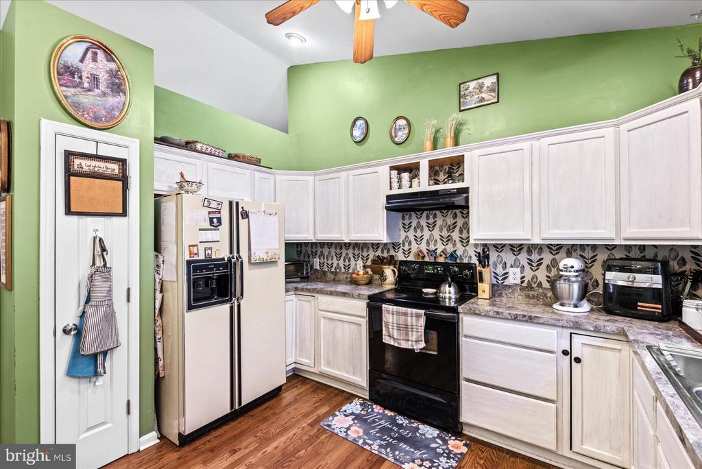 77 GREENWAY CV