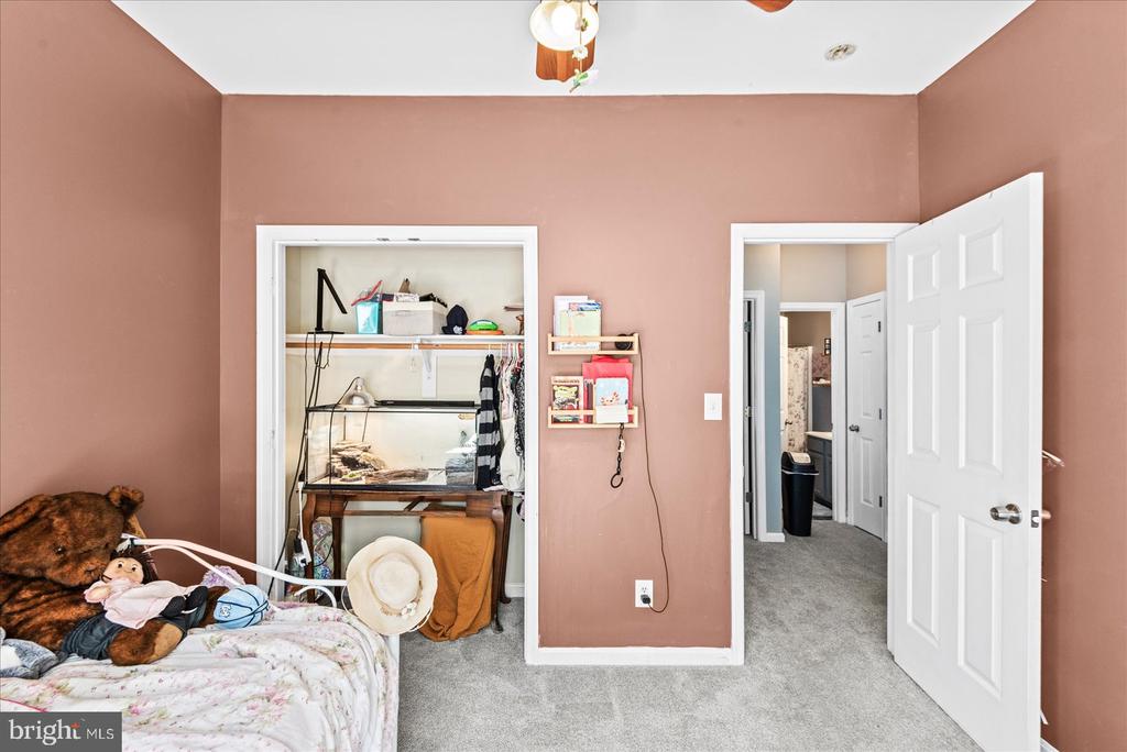 77 GREENWAY CV