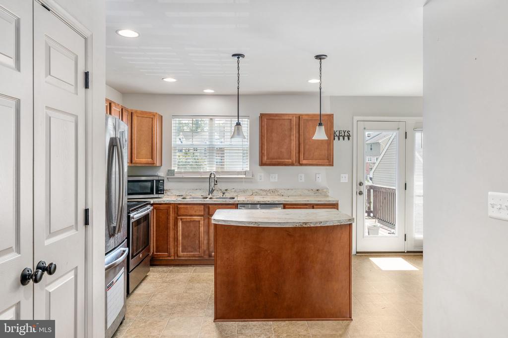 7306 STATESMAN BOULEVARD