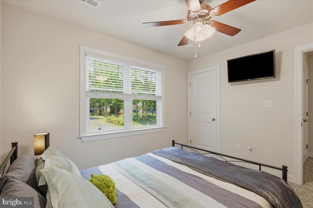 222 SEA CLIFF DRIVE