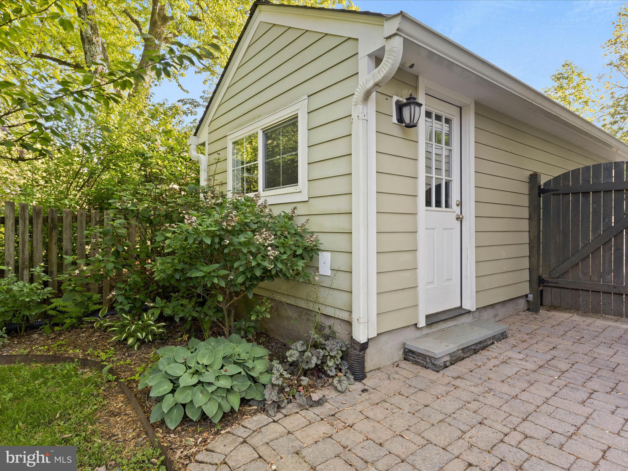 106 W MARSHALL STREET