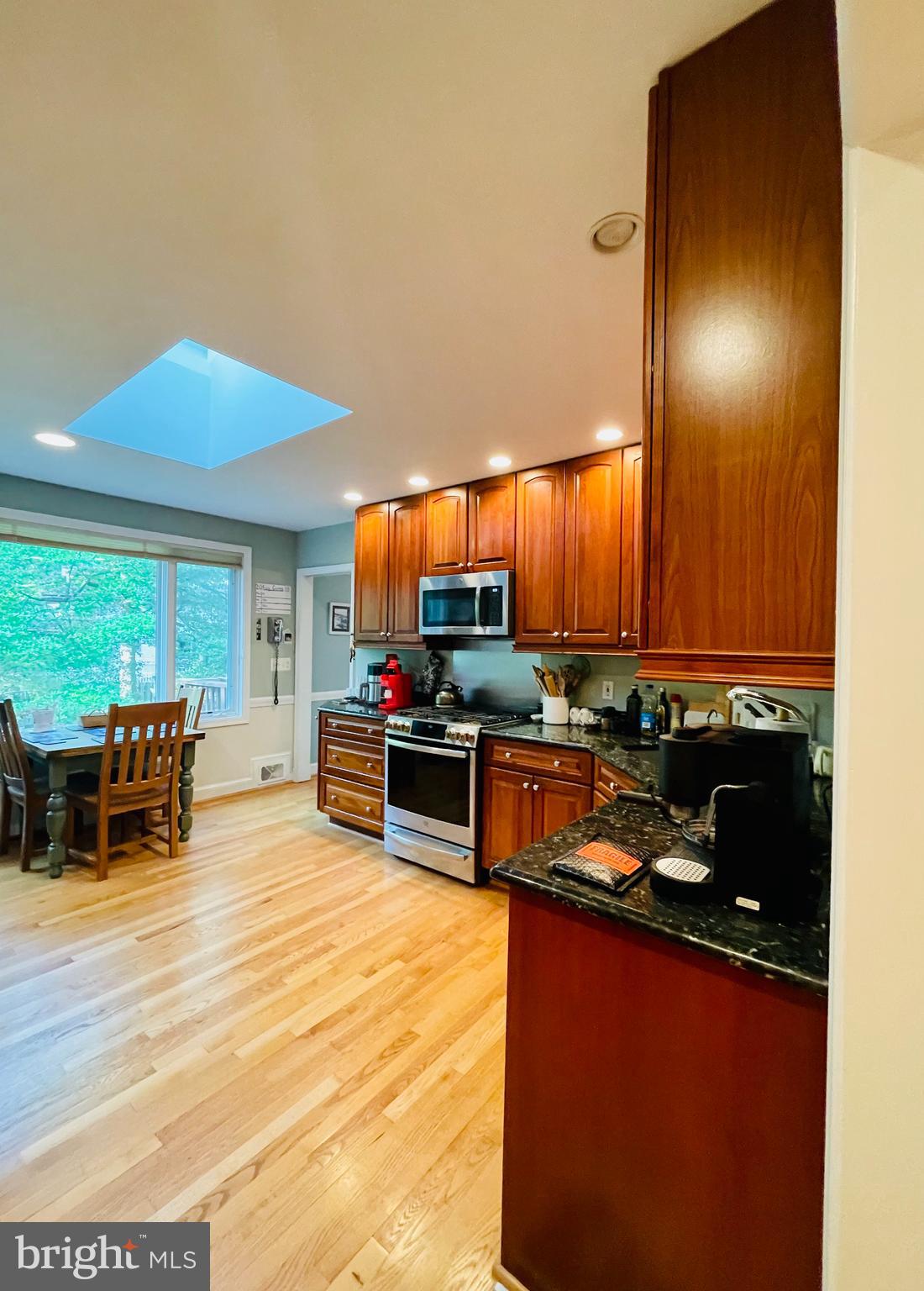 300 W COLUMBIA STREET