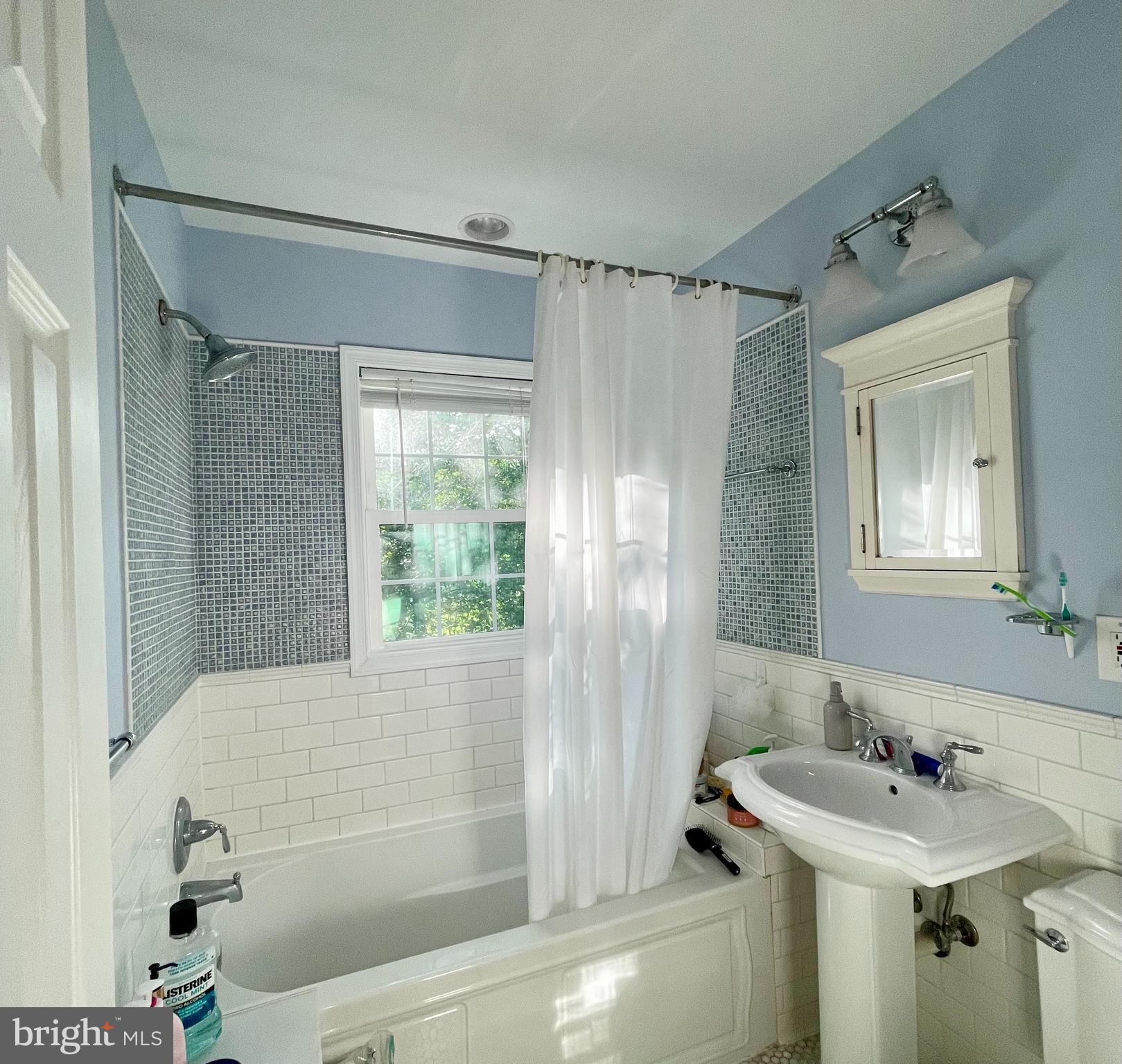 300 W COLUMBIA STREET