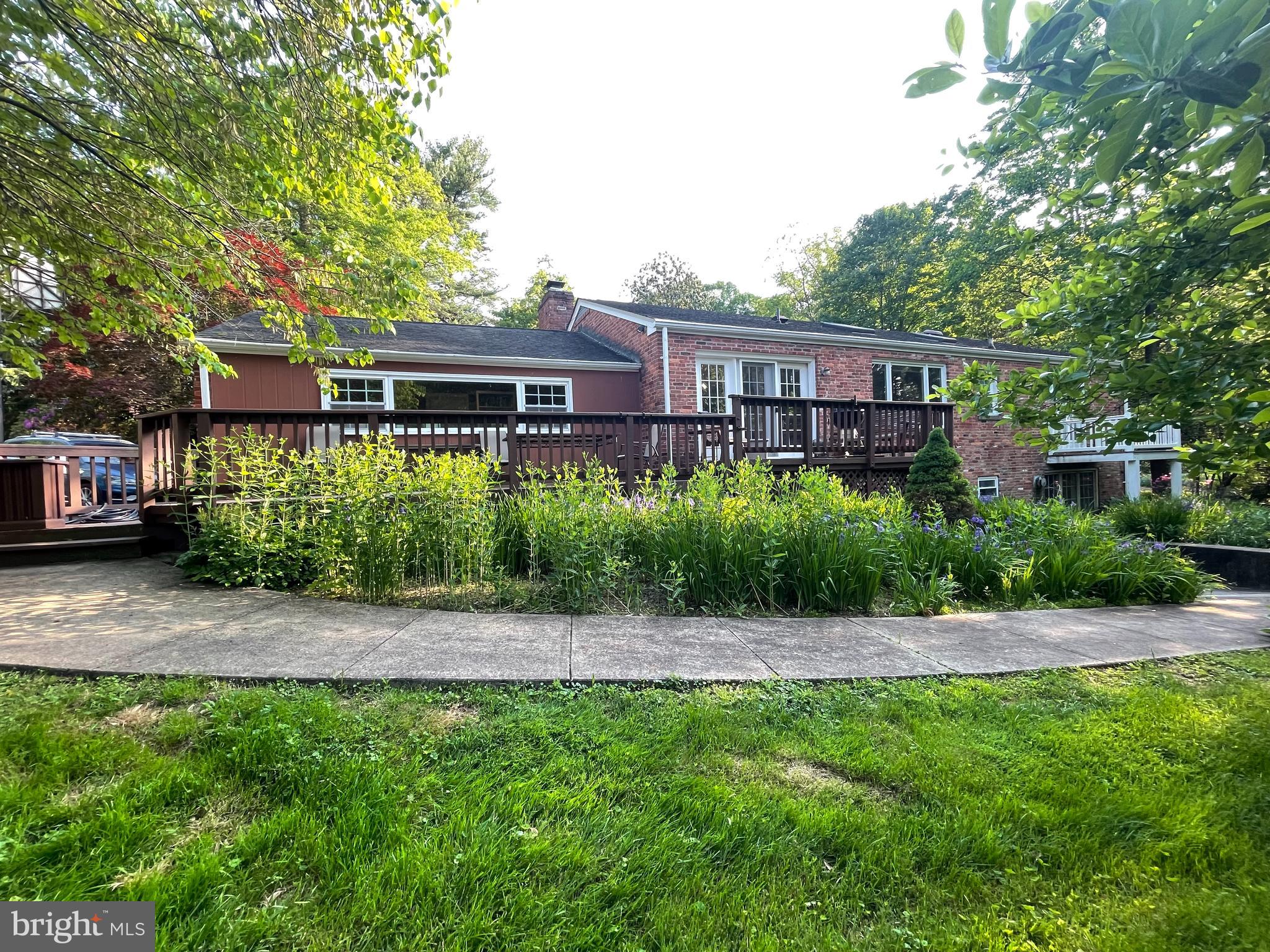 300 W COLUMBIA STREET