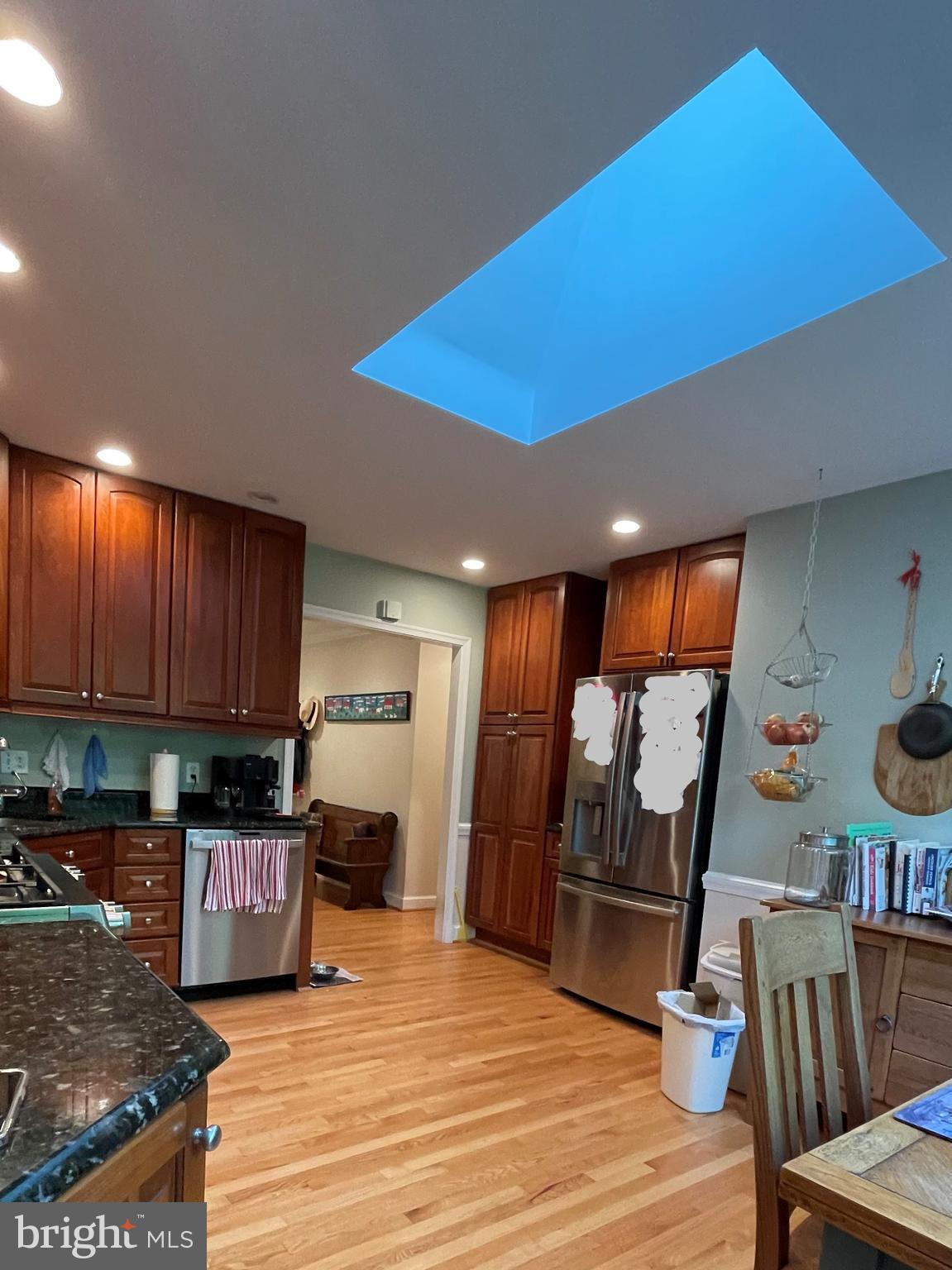 300 W COLUMBIA STREET