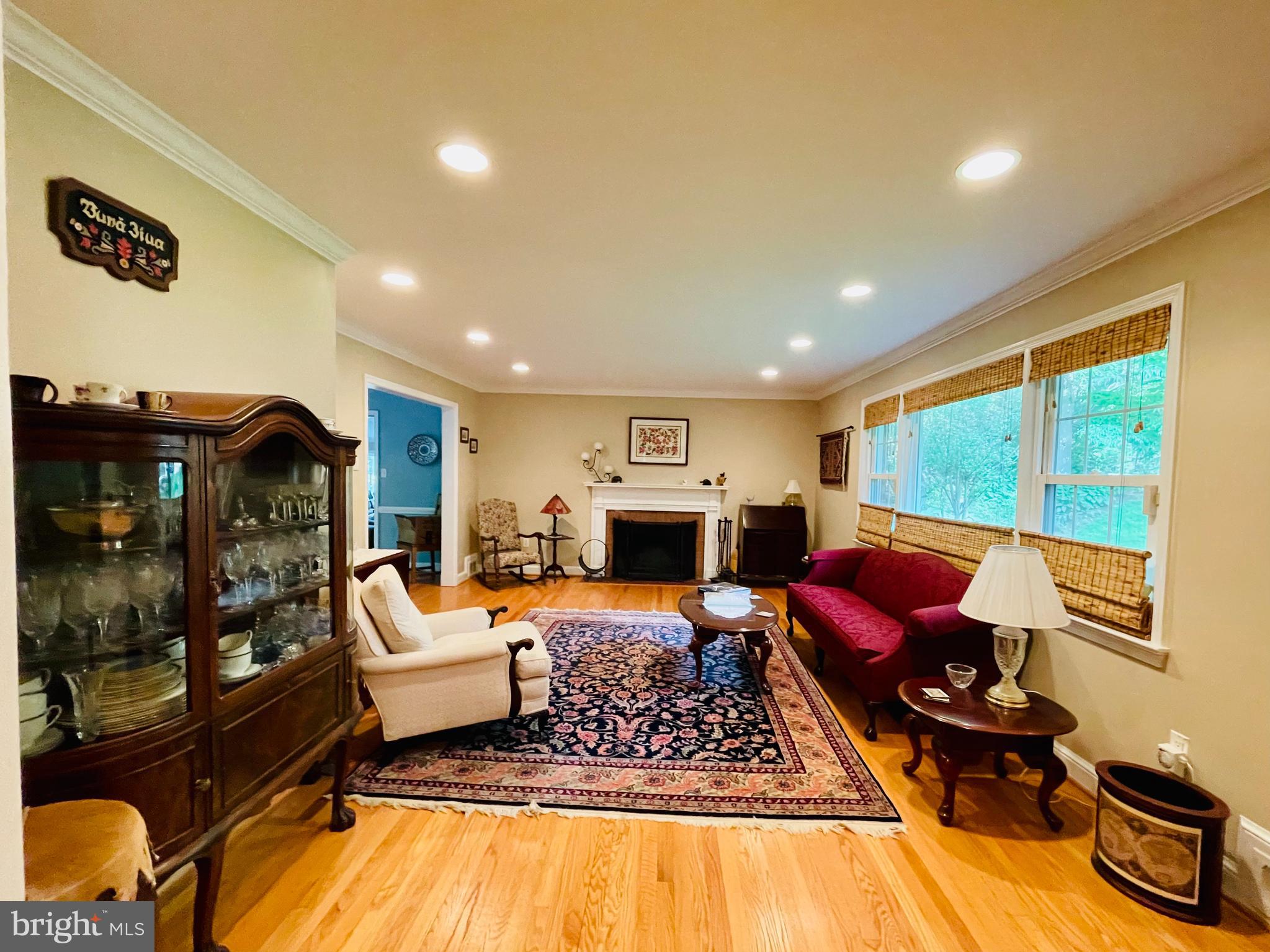 300 W COLUMBIA STREET