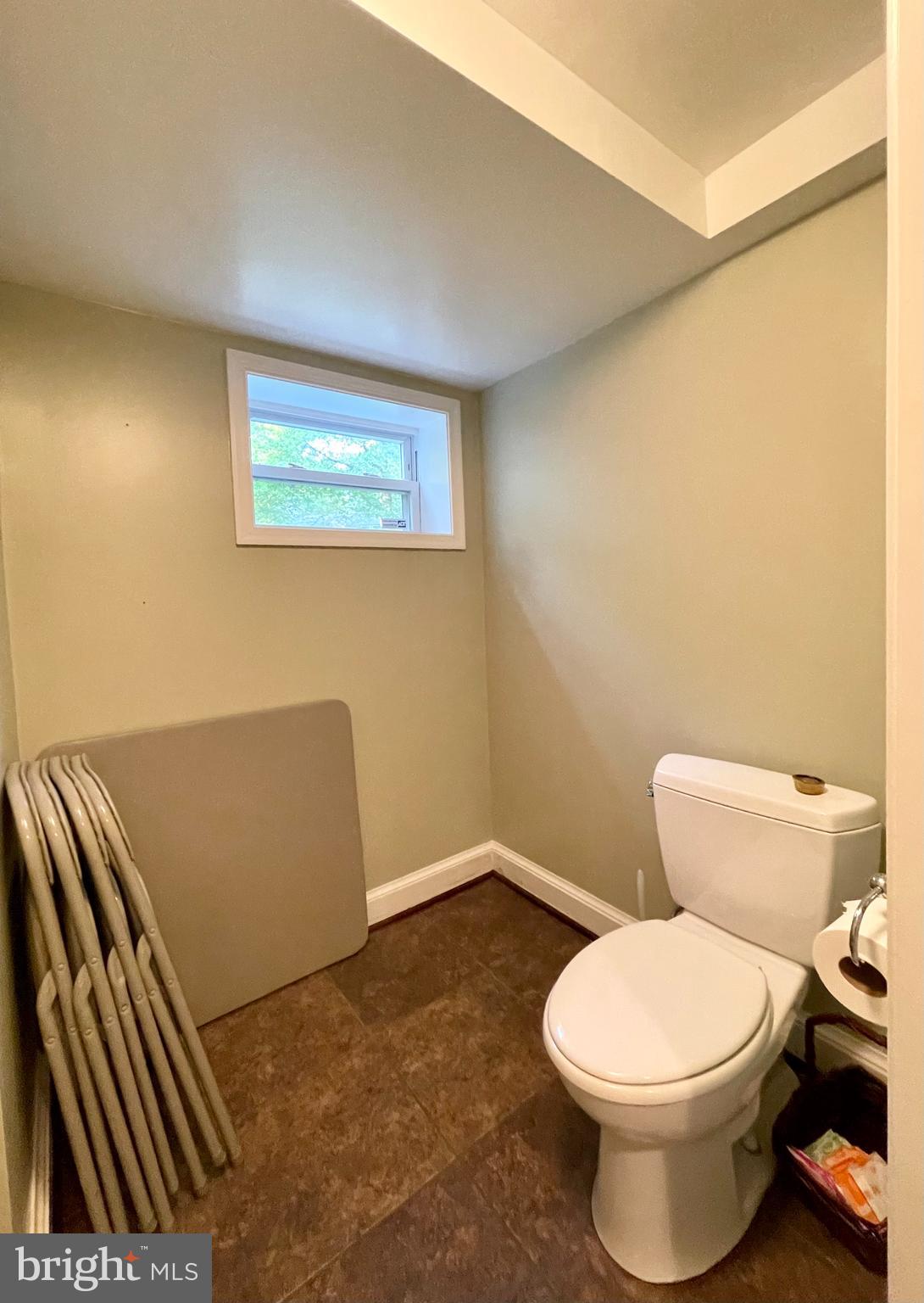 300 W COLUMBIA STREET