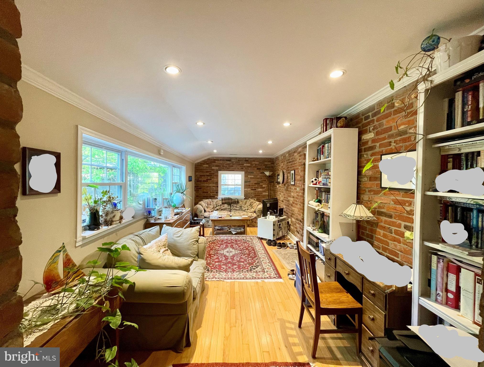 300 W COLUMBIA STREET