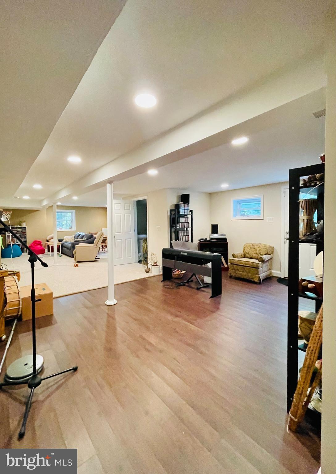 300 W COLUMBIA STREET