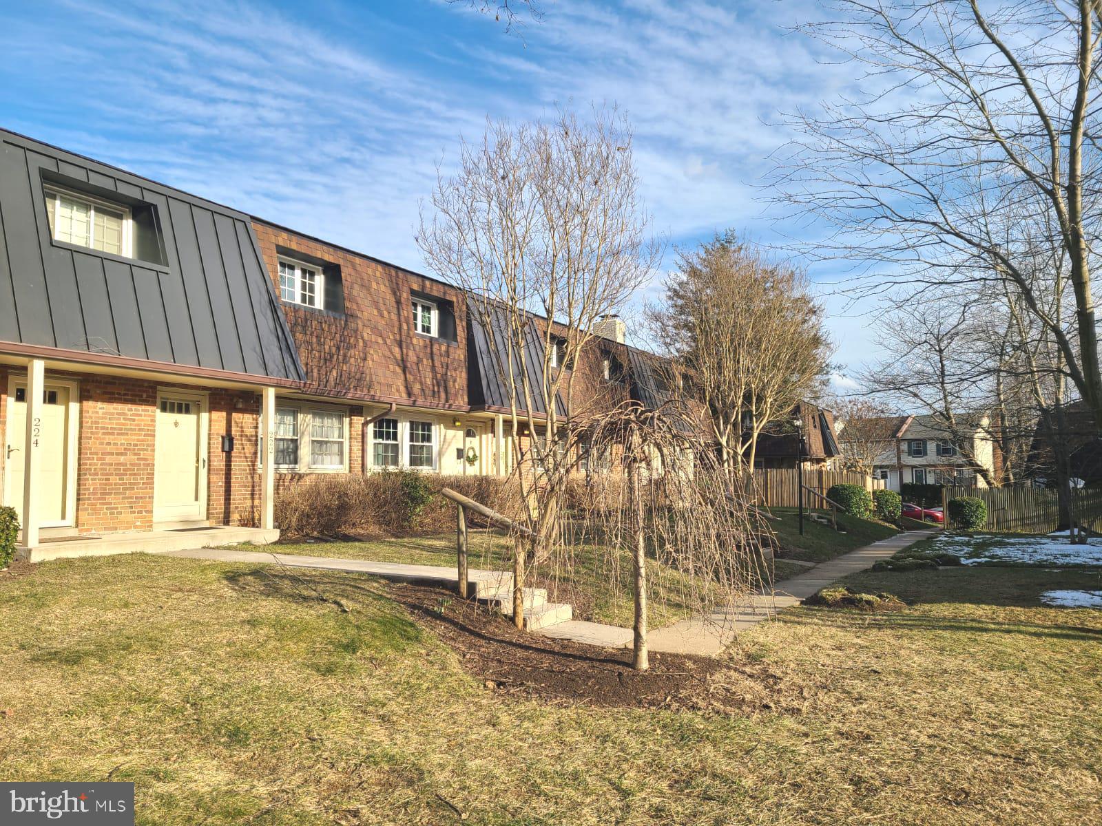 220 S VIRGINIA AVENUE