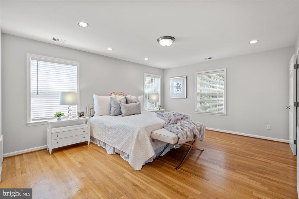 202 W GEORGE MASON ROAD