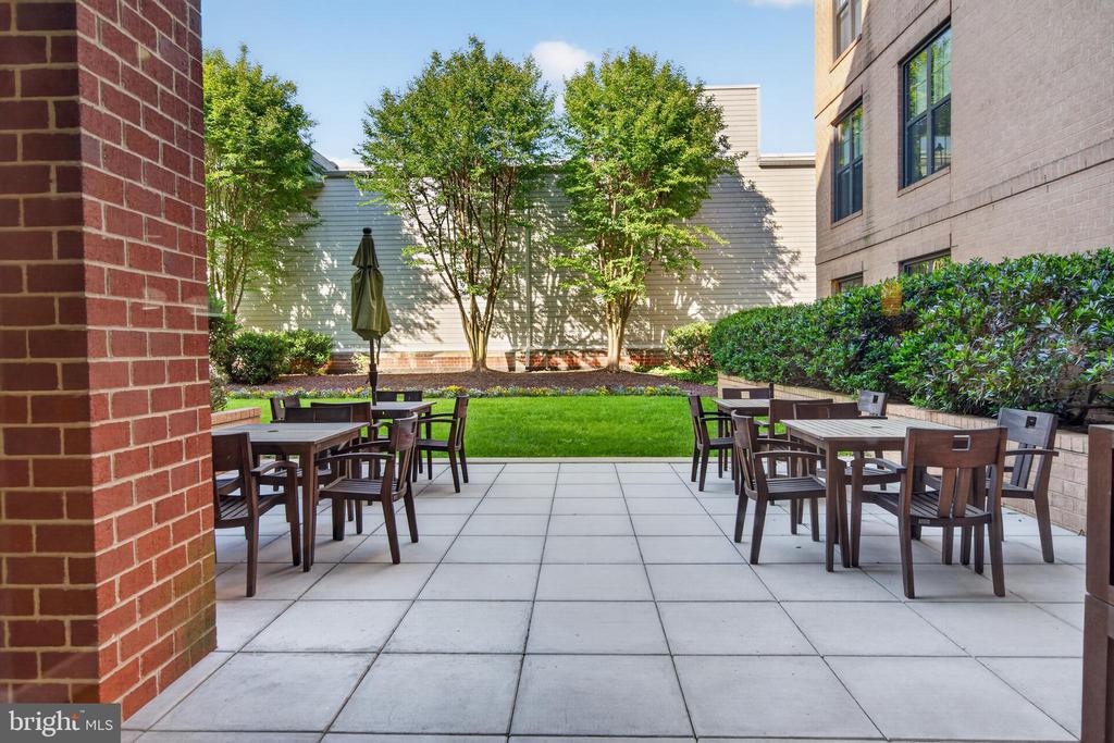 444 W BROAD STREET 230