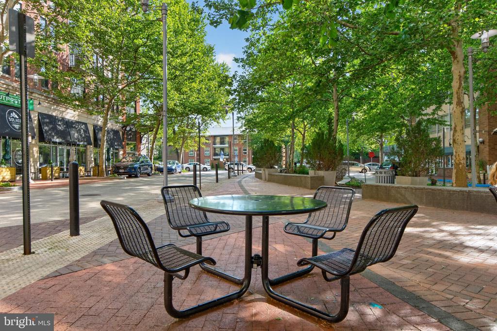 444 W BROAD STREET 230